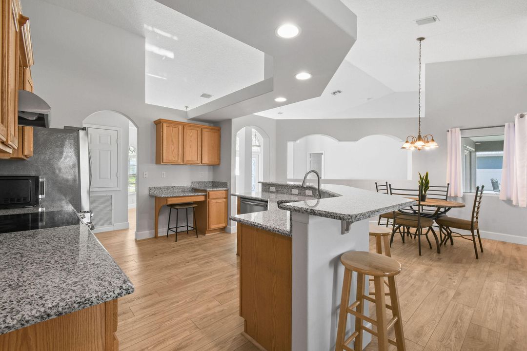 待售: $449,900 (3 贝兹, 2 浴室, 2053 平方英尺)