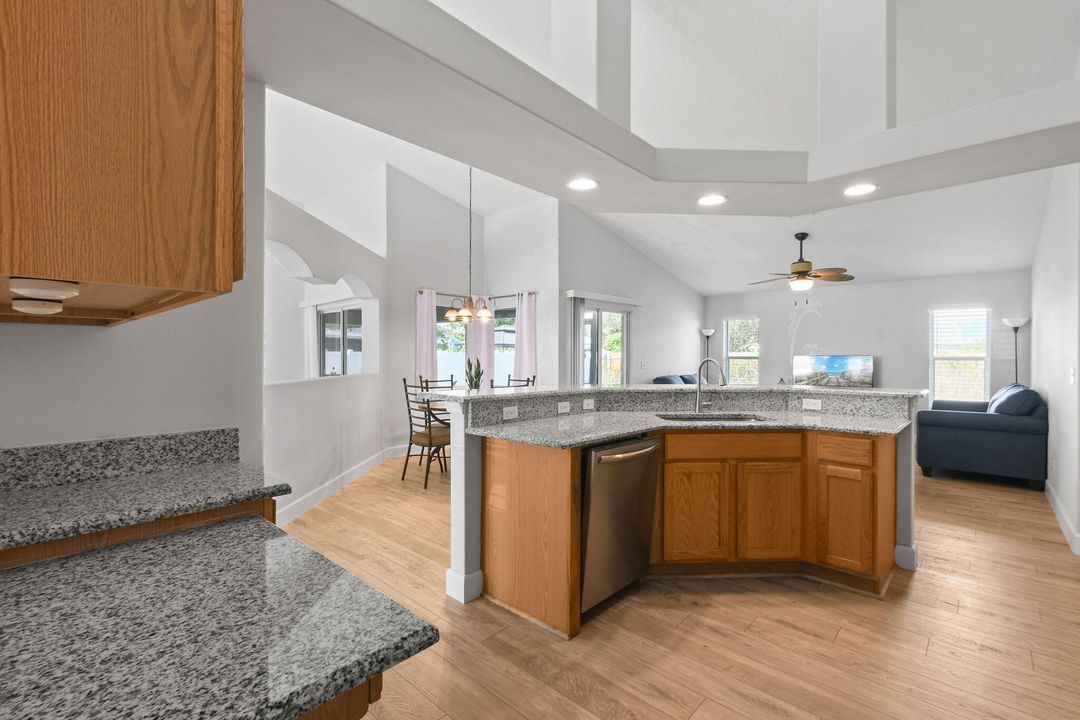 待售: $449,900 (3 贝兹, 2 浴室, 2053 平方英尺)