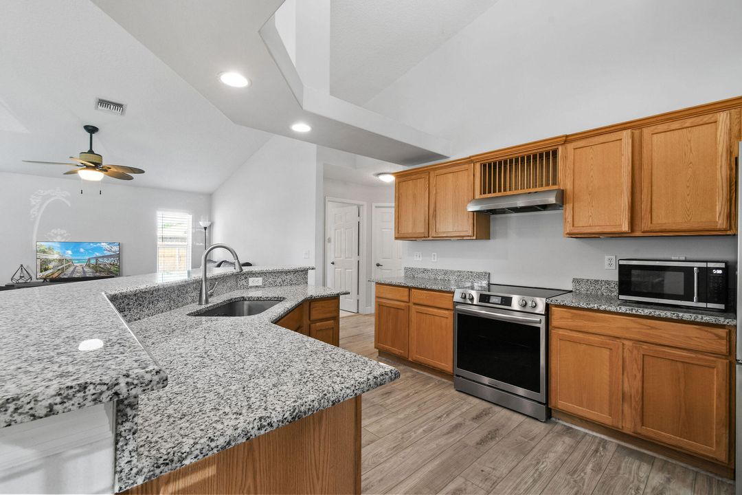 待售: $449,900 (3 贝兹, 2 浴室, 2053 平方英尺)