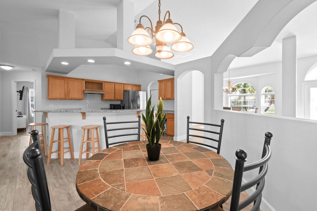 待售: $449,900 (3 贝兹, 2 浴室, 2053 平方英尺)