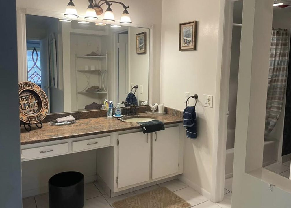 For Rent: $2,600 (2 beds, 2 baths, 1216 Square Feet)