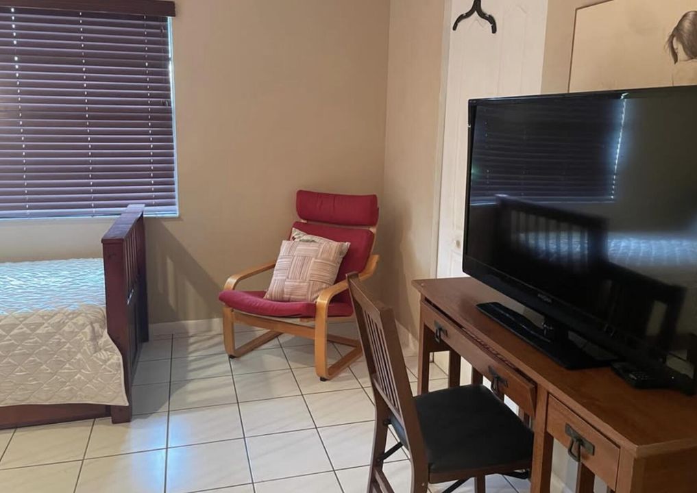 For Rent: $2,600 (2 beds, 2 baths, 1216 Square Feet)