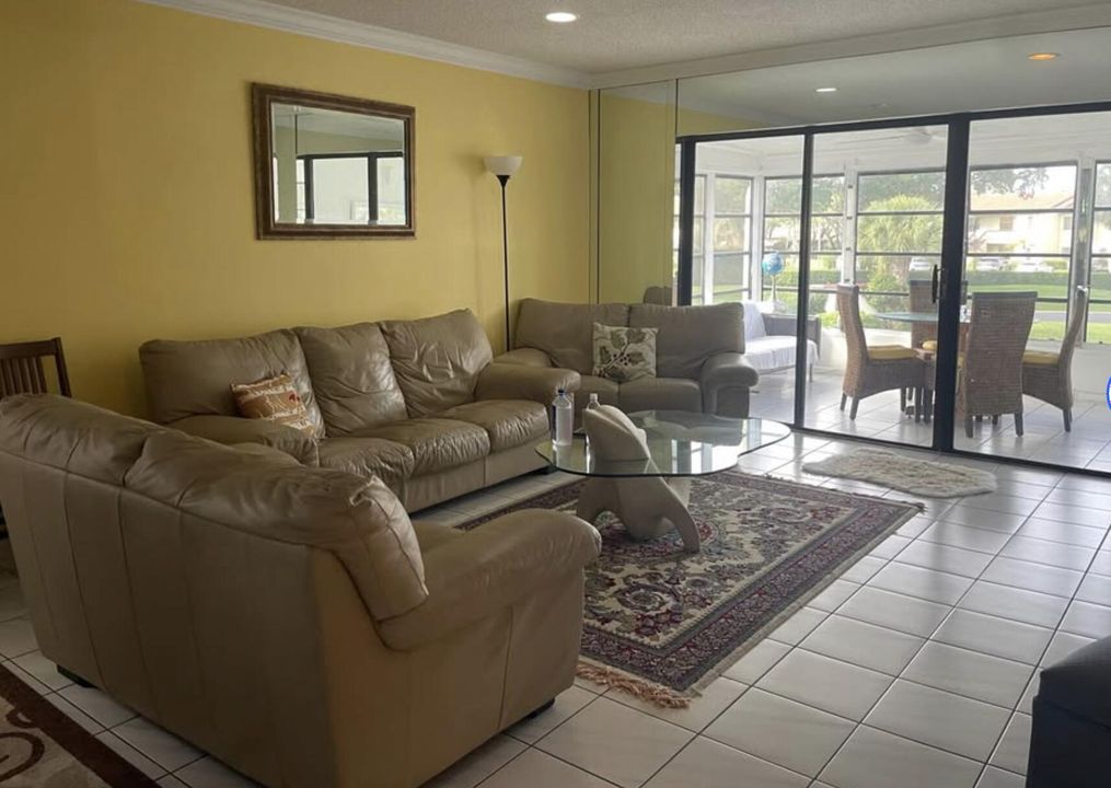 For Rent: $2,600 (2 beds, 2 baths, 1216 Square Feet)