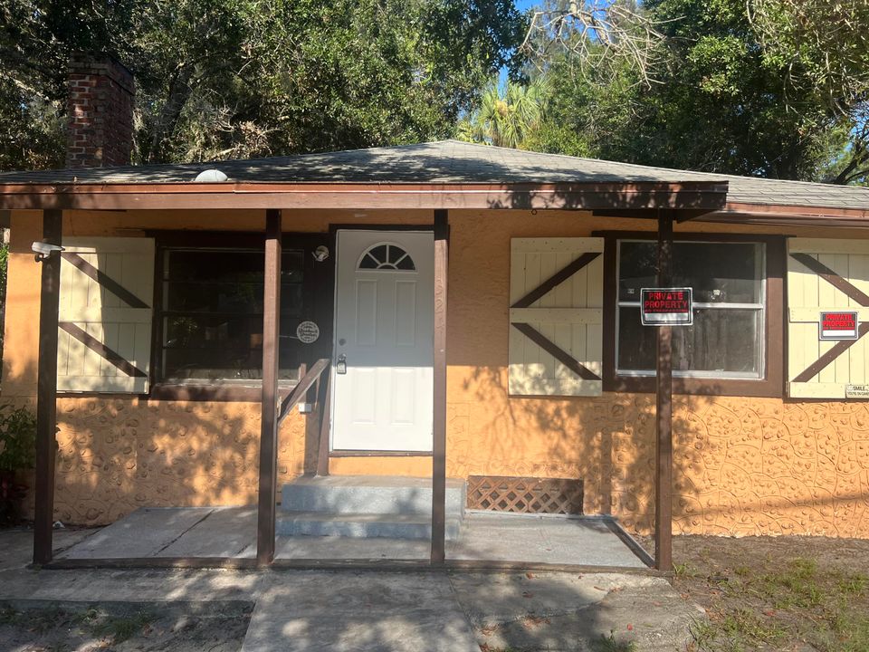 For Rent: $1,300 (3 beds, 1 baths, 829 Square Feet)