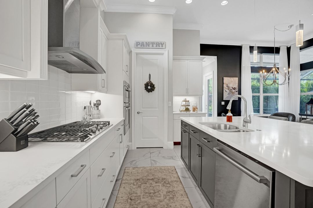 待售: $959,900 (3 贝兹, 3 浴室, 2698 平方英尺)