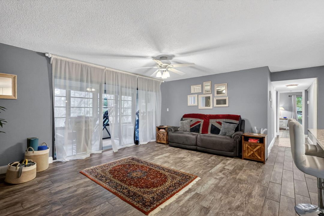 En Venta: $275,000 (2 camas, 2 baños, 1048 Pies cuadrados)