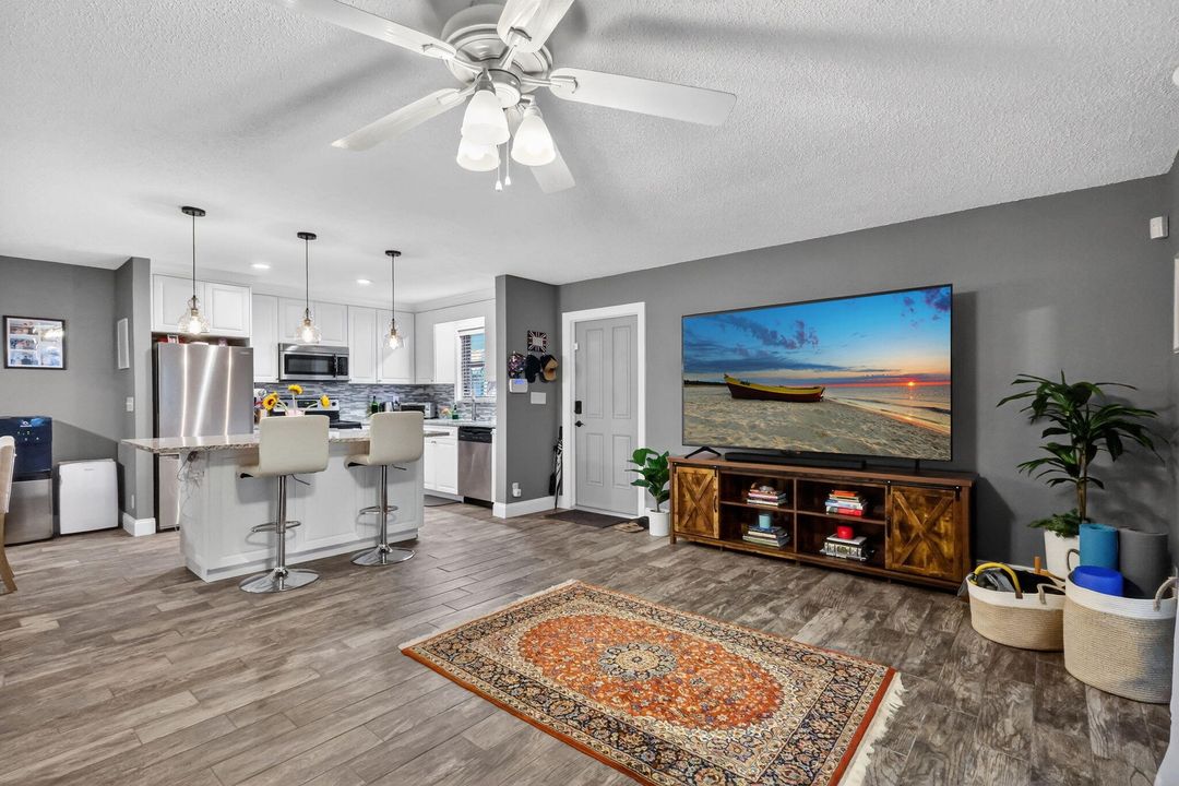 En Venta: $275,000 (2 camas, 2 baños, 1048 Pies cuadrados)