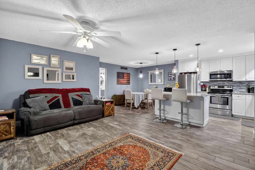 En Venta: $275,000 (2 camas, 2 baños, 1048 Pies cuadrados)