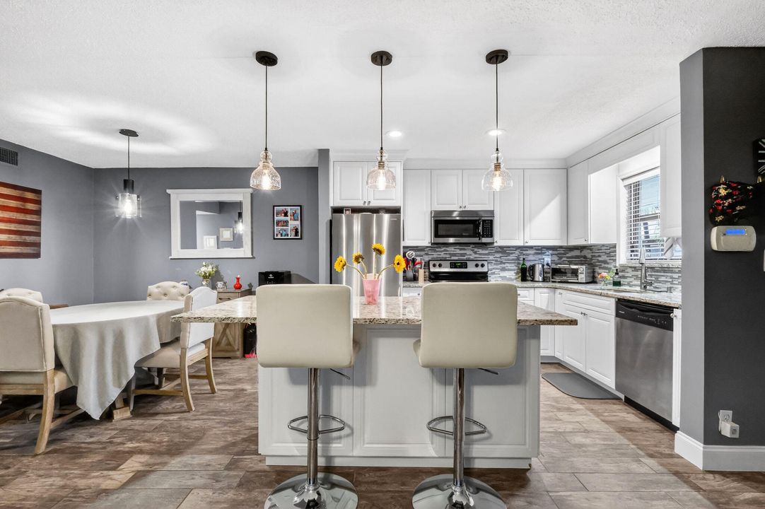 En Venta: $275,000 (2 camas, 2 baños, 1048 Pies cuadrados)