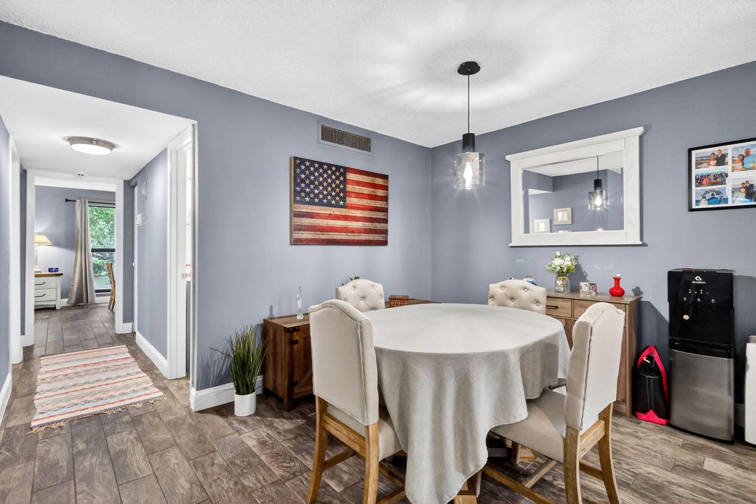 En Venta: $275,000 (2 camas, 2 baños, 1048 Pies cuadrados)