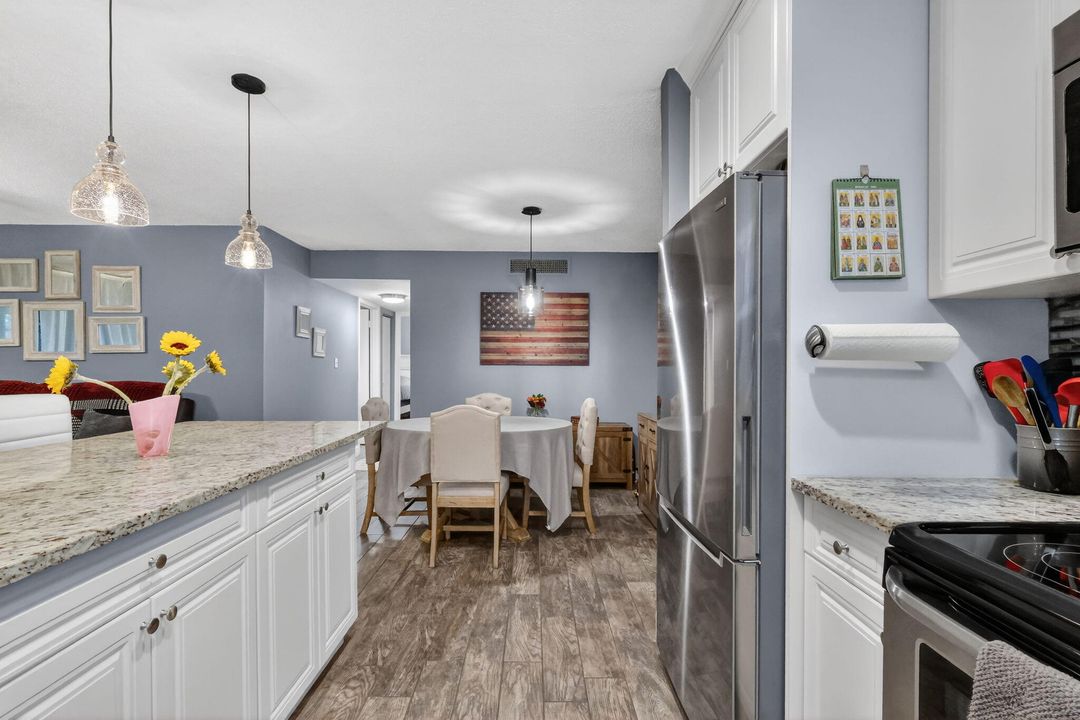 En Venta: $275,000 (2 camas, 2 baños, 1048 Pies cuadrados)