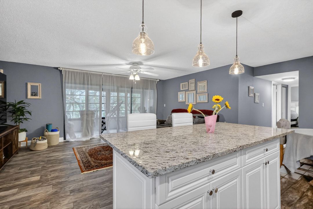 En Venta: $275,000 (2 camas, 2 baños, 1048 Pies cuadrados)