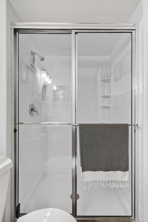 En Venta: $275,000 (2 camas, 2 baños, 1048 Pies cuadrados)