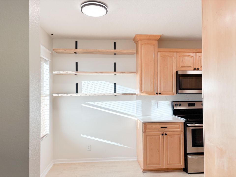 For Sale: $229,990 (2 beds, 2 baths, 1186 Square Feet)