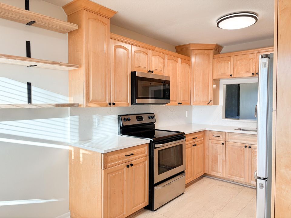 For Sale: $229,990 (2 beds, 2 baths, 1186 Square Feet)