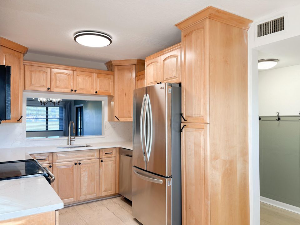 For Sale: $229,990 (2 beds, 2 baths, 1186 Square Feet)