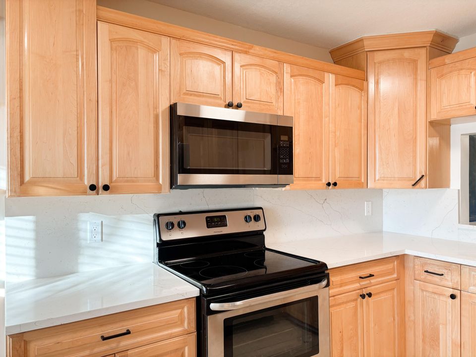 For Sale: $229,990 (2 beds, 2 baths, 1186 Square Feet)