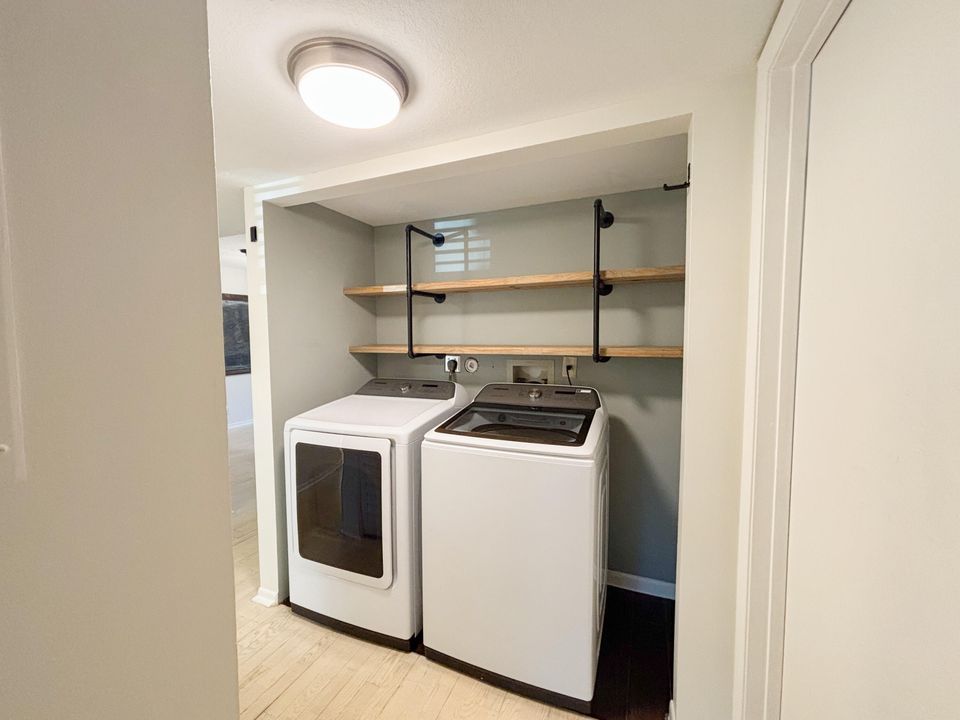 For Sale: $229,990 (2 beds, 2 baths, 1186 Square Feet)