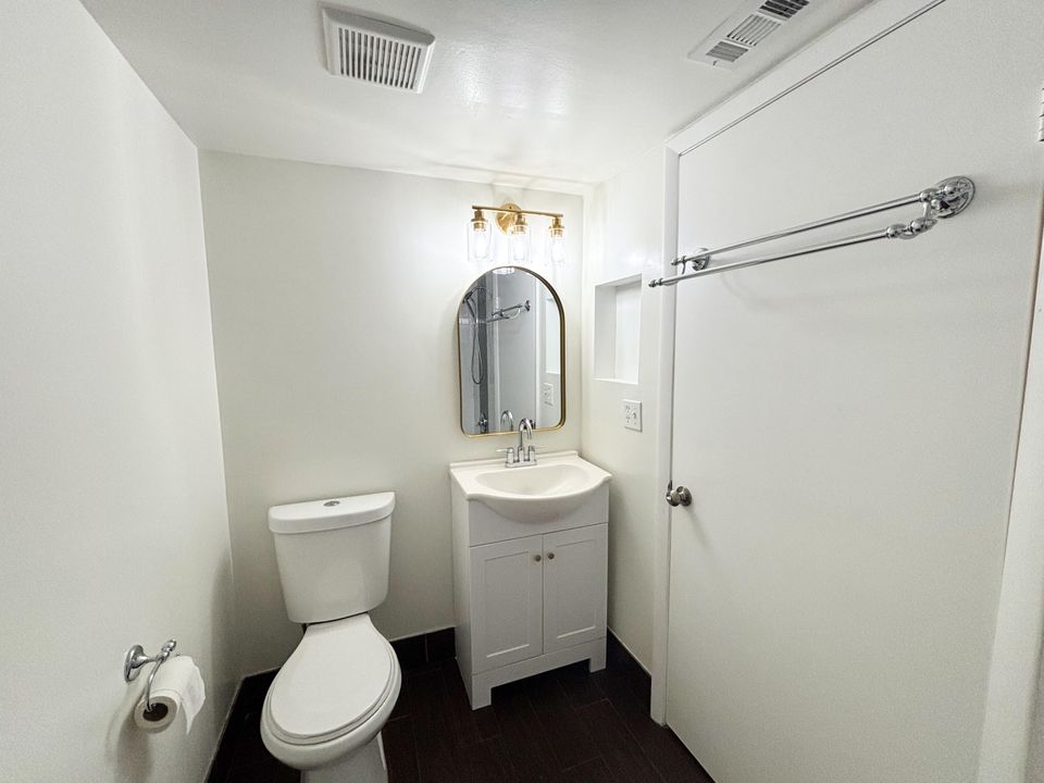 For Sale: $229,990 (2 beds, 2 baths, 1186 Square Feet)