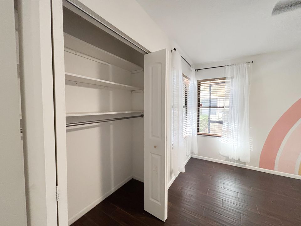 For Sale: $229,990 (2 beds, 2 baths, 1186 Square Feet)