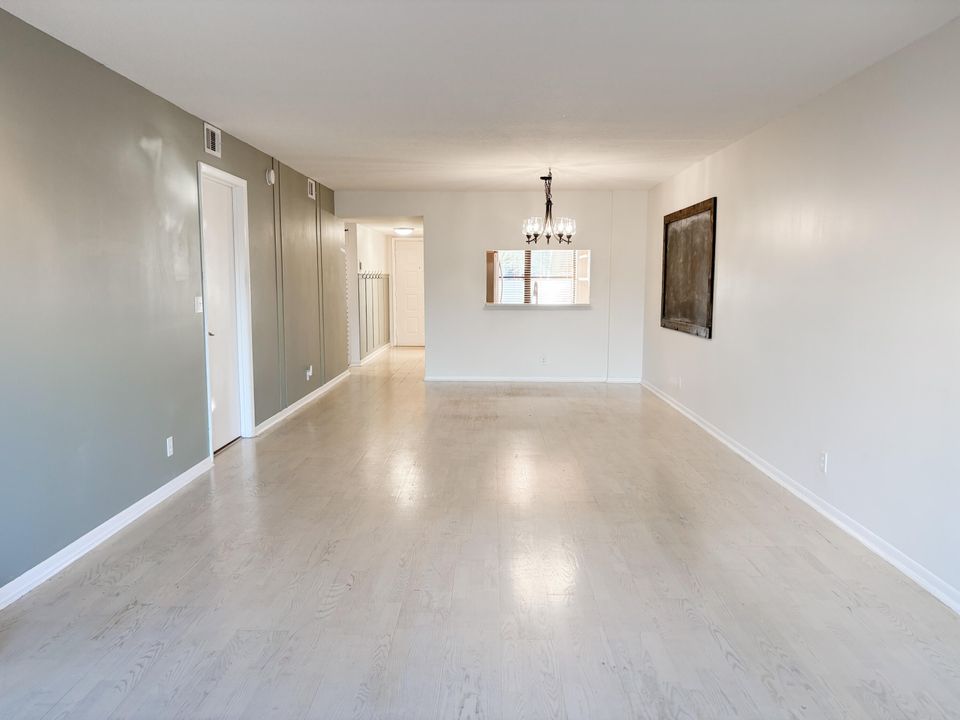 For Sale: $229,990 (2 beds, 2 baths, 1186 Square Feet)