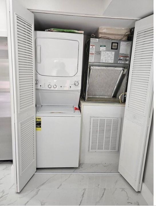 For Rent: $2,199 (2 beds, 2 baths, 1115 Square Feet)