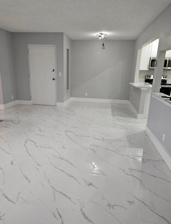 For Rent: $2,199 (2 beds, 2 baths, 1115 Square Feet)