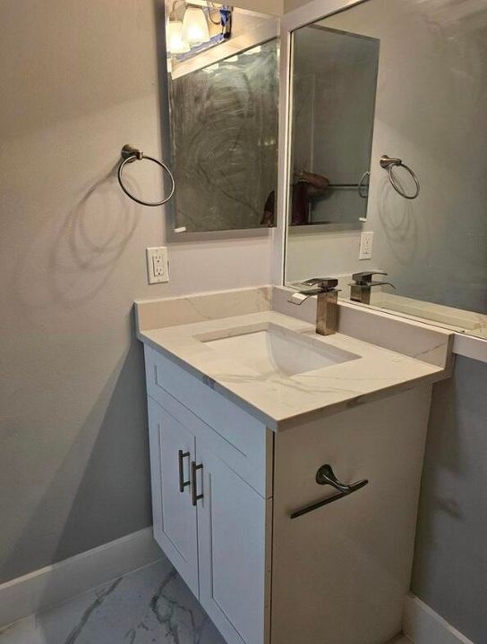 For Rent: $2,199 (2 beds, 2 baths, 1115 Square Feet)