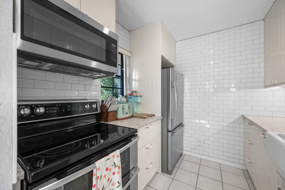 待售: $299,900 (2 贝兹, 2 浴室, 1218 平方英尺)