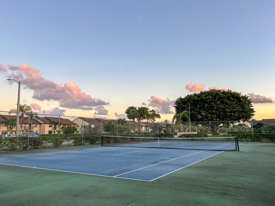 For Sale: $229,990 (2 beds, 2 baths, 1186 Square Feet)