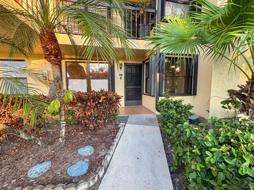 For Sale: $229,990 (2 beds, 2 baths, 1186 Square Feet)