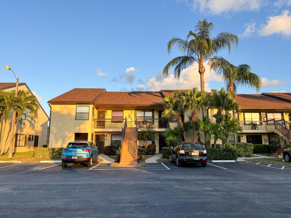 For Sale: $229,990 (2 beds, 2 baths, 1186 Square Feet)