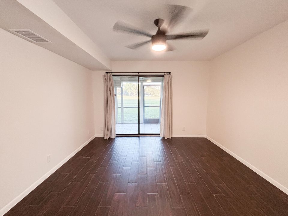 For Sale: $229,990 (2 beds, 2 baths, 1186 Square Feet)