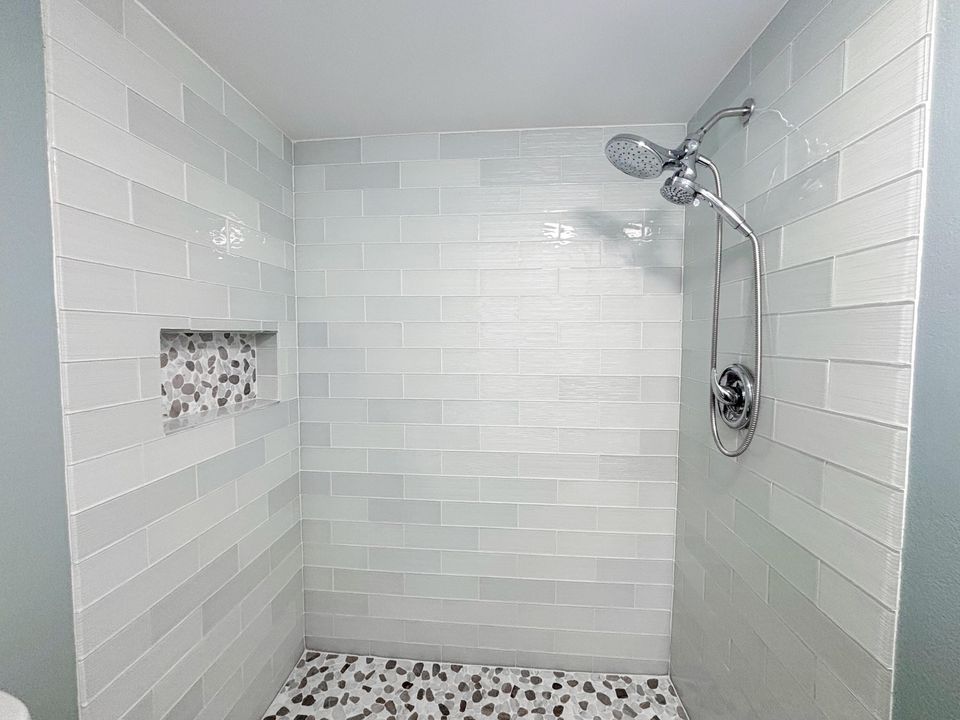 For Sale: $229,990 (2 beds, 2 baths, 1186 Square Feet)