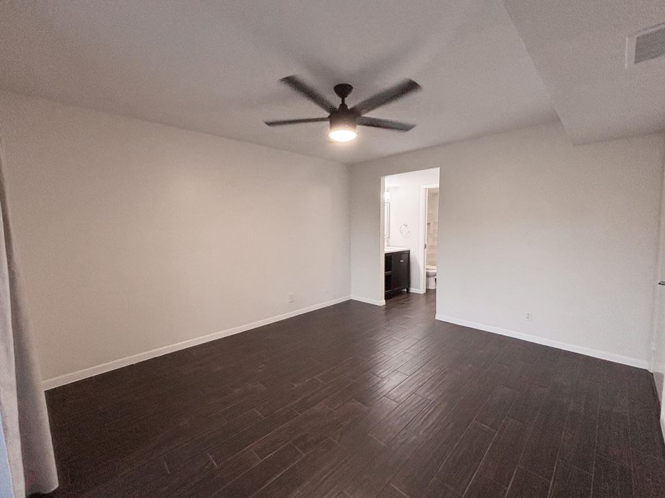 For Sale: $229,990 (2 beds, 2 baths, 1186 Square Feet)