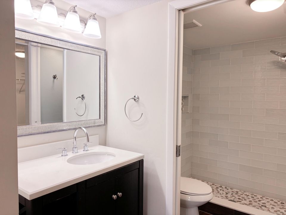 For Sale: $229,990 (2 beds, 2 baths, 1186 Square Feet)