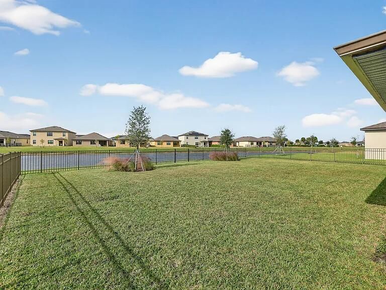 En Venta: $446,000 (4 camas, 2 baños, 1828 Pies cuadrados)