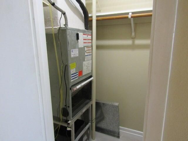 For Rent: $1,450 (1 beds, 1 baths, 619 Square Feet)