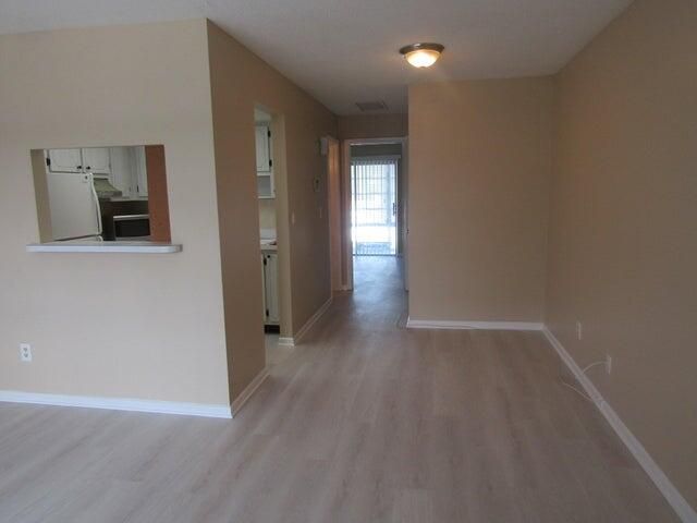 For Rent: $1,450 (1 beds, 1 baths, 619 Square Feet)