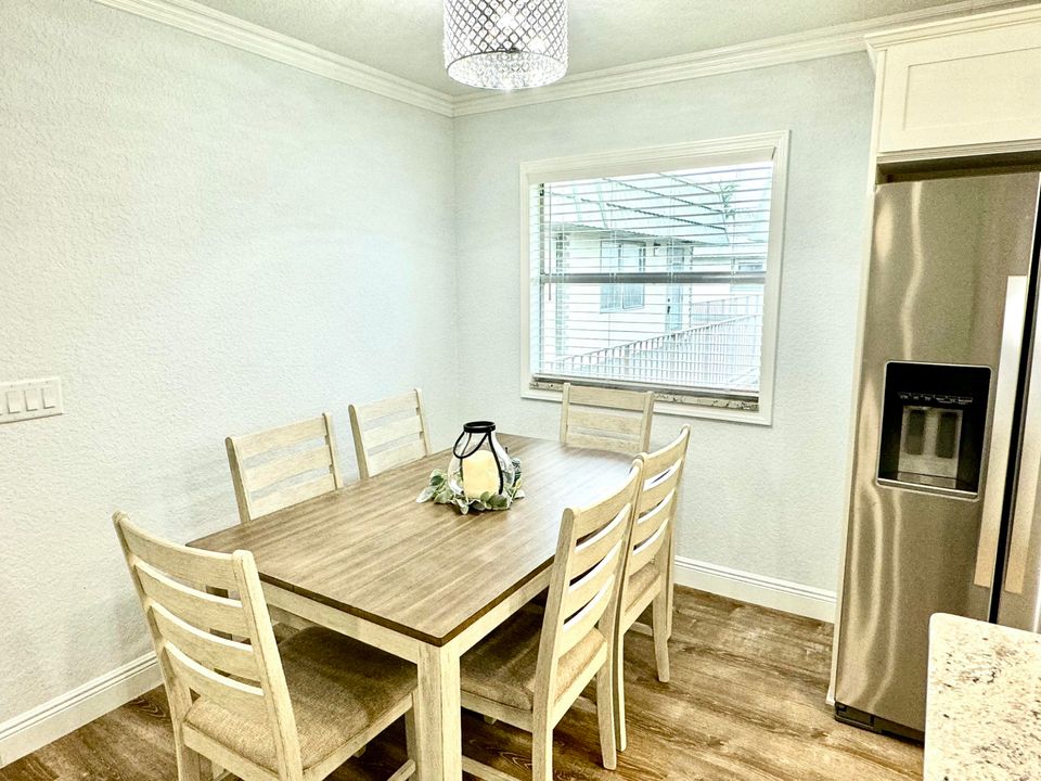 For Rent: $2,000 (2 beds, 2 baths, 880 Square Feet)