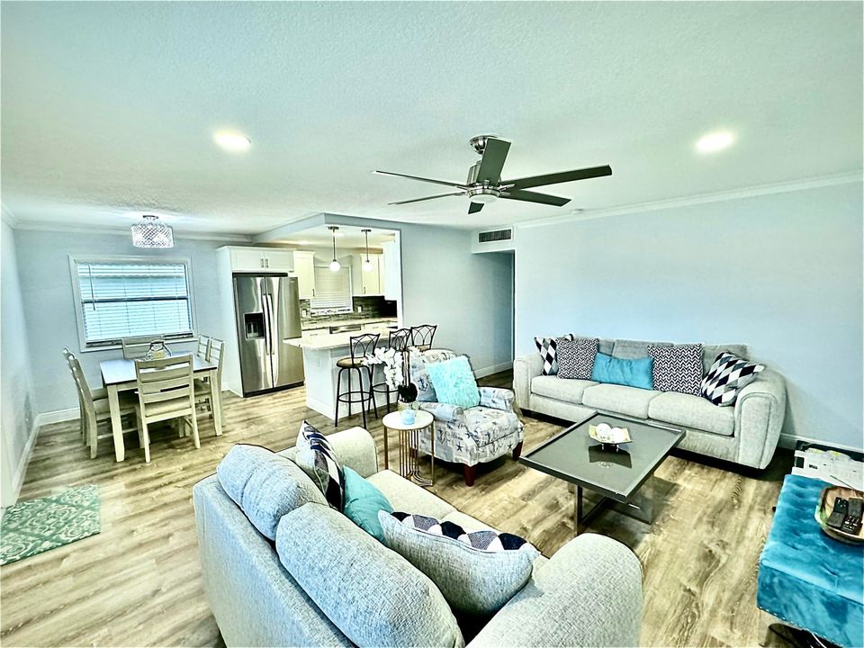 For Rent: $2,000 (2 beds, 2 baths, 880 Square Feet)