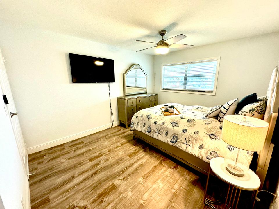 For Rent: $2,000 (2 beds, 2 baths, 880 Square Feet)