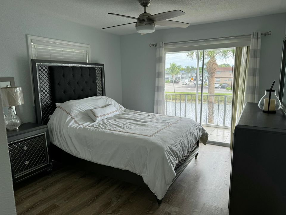 For Rent: $2,000 (2 beds, 2 baths, 880 Square Feet)