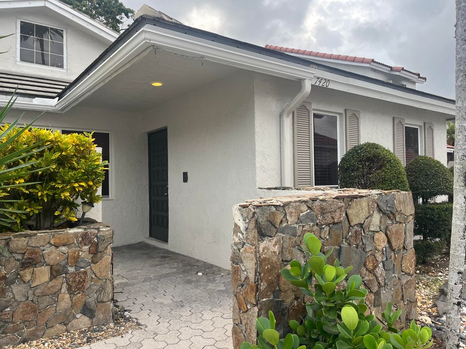 For Rent: $2,900 (3 beds, 2 baths, 1433 Square Feet)