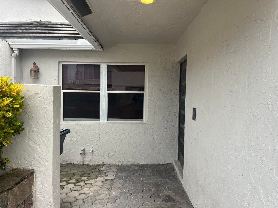 For Rent: $2,900 (3 beds, 2 baths, 1433 Square Feet)