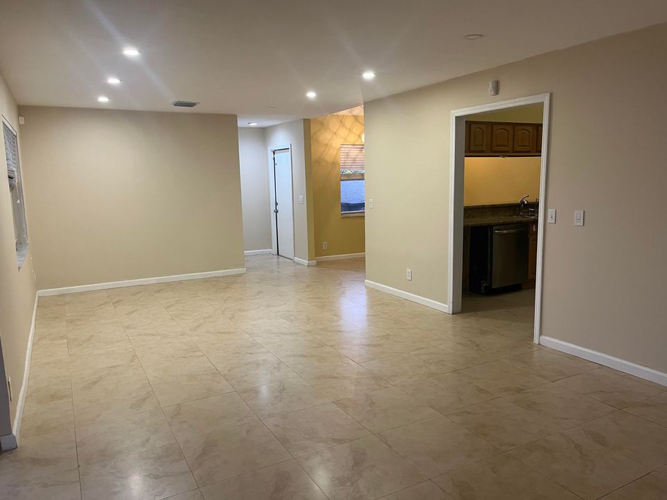 For Rent: $2,900 (3 beds, 2 baths, 1433 Square Feet)