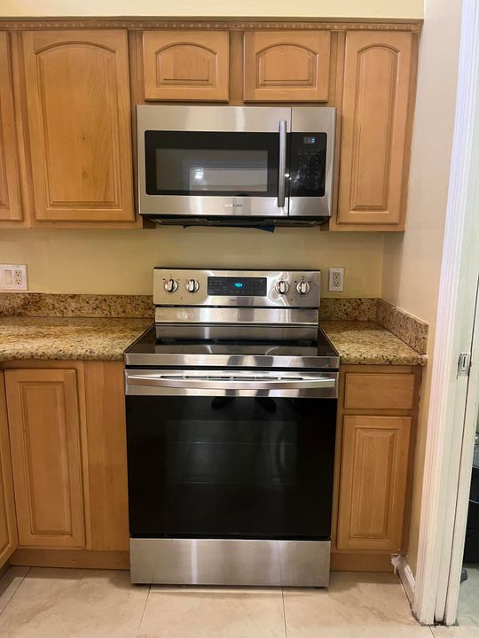 For Rent: $2,900 (3 beds, 2 baths, 1433 Square Feet)