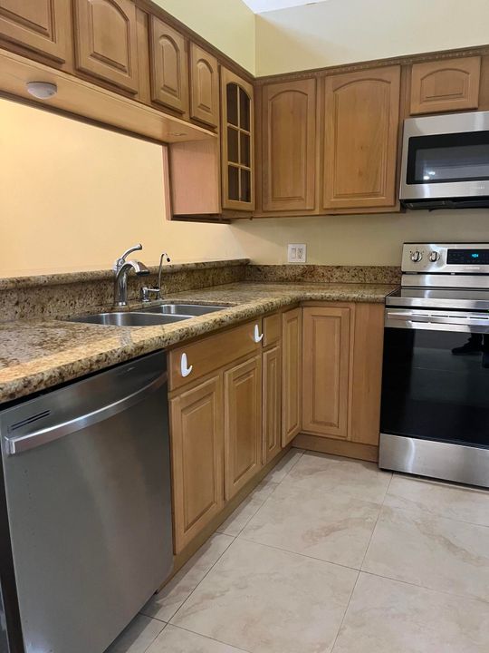 For Rent: $2,900 (3 beds, 2 baths, 1433 Square Feet)