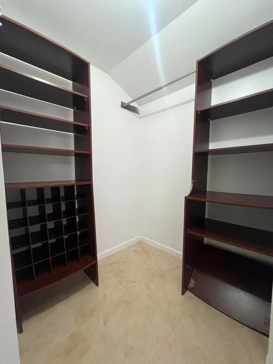 For Rent: $2,900 (3 beds, 2 baths, 1433 Square Feet)