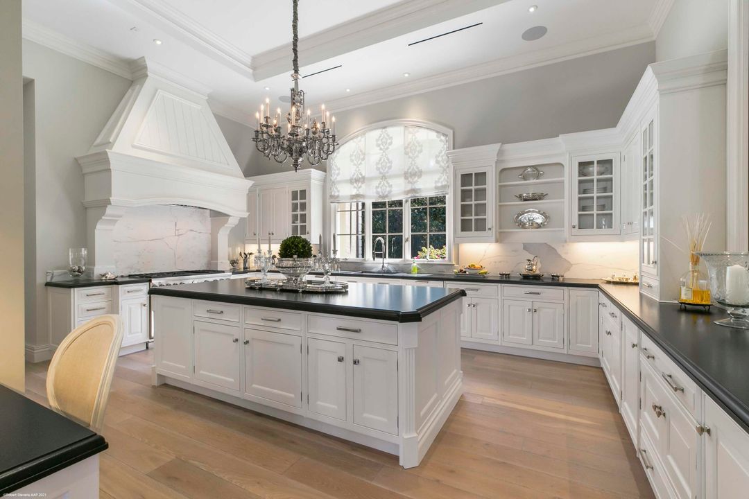 На продажу: $26,500,000 (6 спален, 8 ванн, 10401 Квадратных фут)